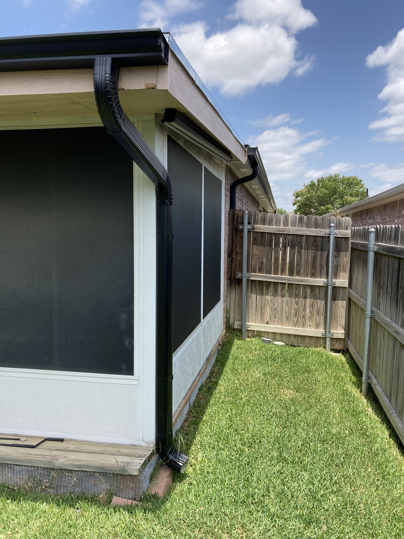 Side detail of the finished screened porch and exterior trim